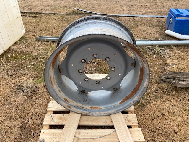 MF Front Rim - to suit 420/70R28 tyre