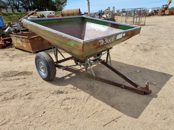 Trailing Sheep Feeder | Farm Tender