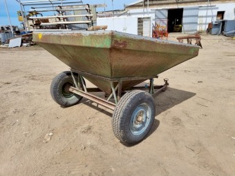 Trailing Sheep Feeder