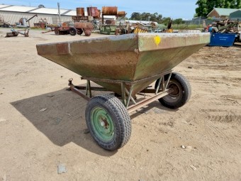 Trailing Sheep Feeder