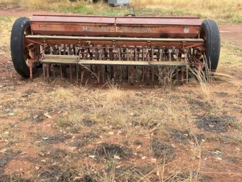 Massey Ferguson 500 series MF55 direct drill combine 20 row with small seeds box, heavy 5 leaf harrows and bar
