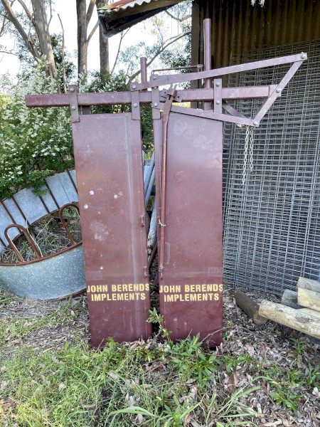 Cattle Crush Head Bail - John Berends