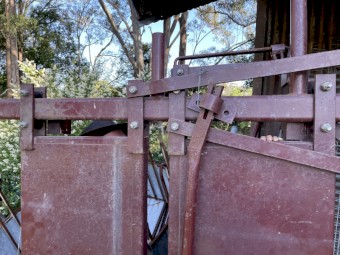 Cattle Crush Head Bail - John Berends