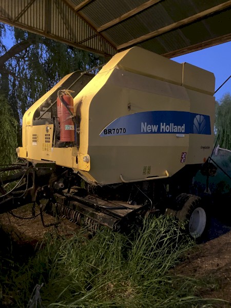 New Holland BR7070 Round Baler 