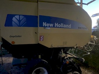 New Holland BR7070 Round Baler 