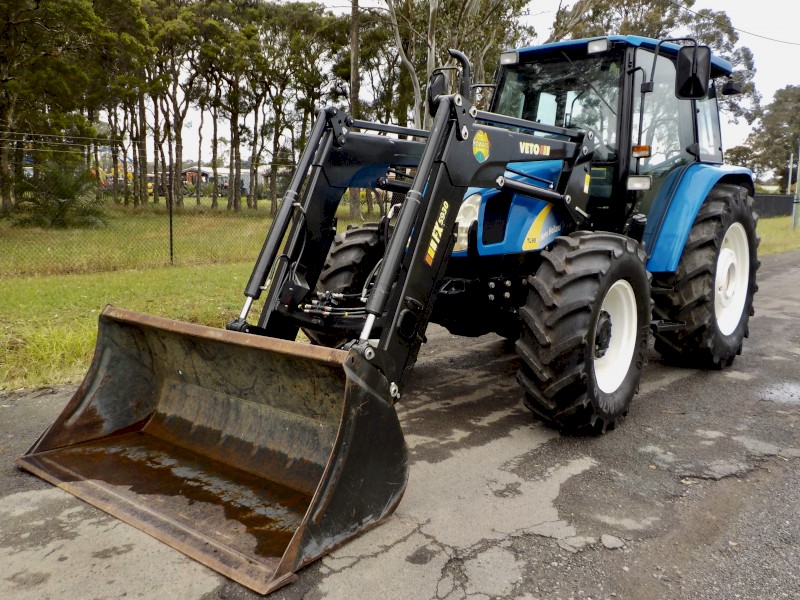 New Holland TL90A 4x4 90hp Tractor with FEL