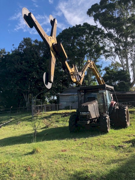 2013 Case Maxxum 100 with Afron TH1000 Orchard Pruning