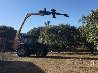 2013 Case Maxxum 100 with Afron TH1000 Orchard Pruning