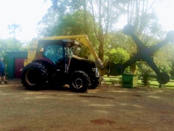 2013 Case Maxxum 100 with Afron TH1000 Orchard Pruning