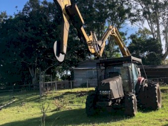 2013 Case Maxxum 100 with Afron TH1000 Orchard Pruning