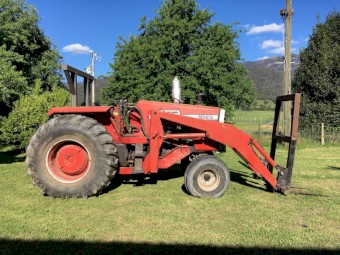 Massey Ferguson 1085 tractor