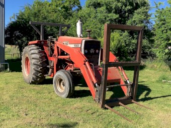 Massey Ferguson 1085 tractor