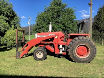 Massey Ferguson 1085 tractor