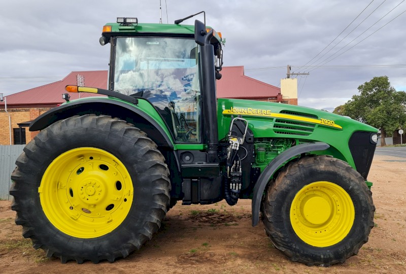 2005 John Deere 7920 Front end Loader Tractor