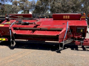 M205 Macdon Windrower 