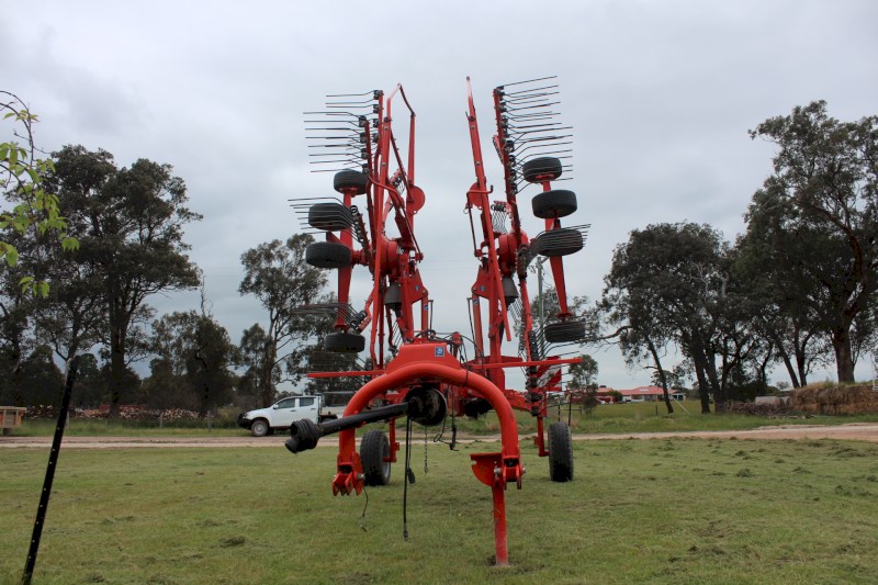 Kuhn GA 7501 Twin Rotary Rake 