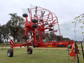 Kuhn GA 7501 Twin Rotary Rake 
