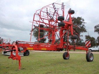 Kuhn GA 7501 Twin Rotary Rake 