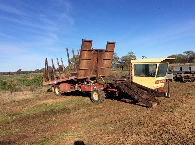 New Holland 1069 Bale Wagon