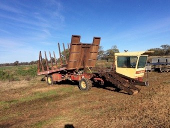 New Holland 1069 Bale Wagon