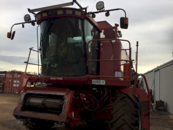 CASE IH 2388 Header with Comb front on leith trailer.