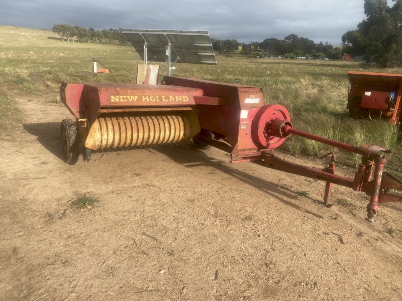 New Holland 275 Hayliner Small Square Baler