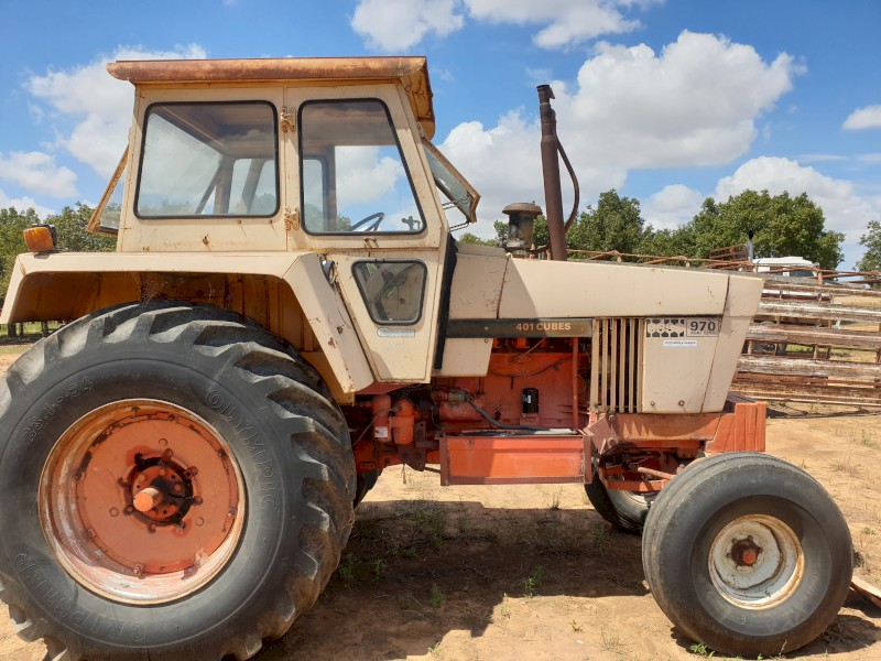 Case 970 tractor. Powershift