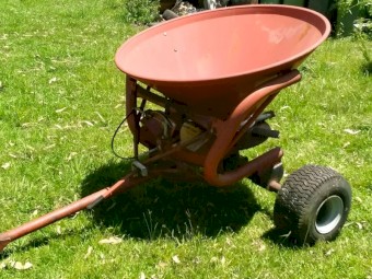 Caroni PTB Fertilizer Spreader