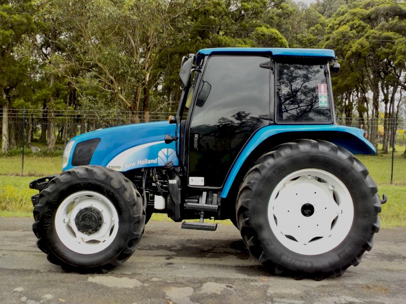 2015 New Holland T5050 4x4 95 hp Tractor