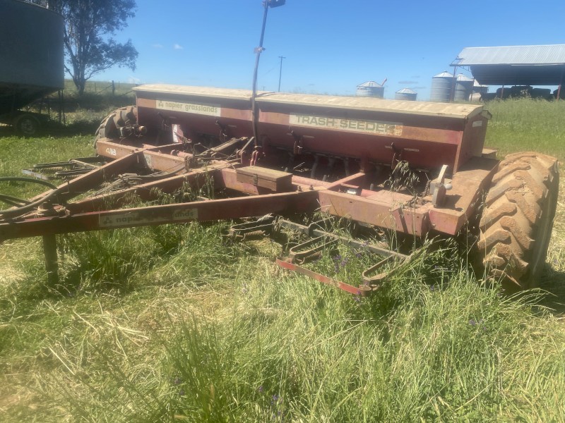 Napier 418  trash seeder with bandseeder 