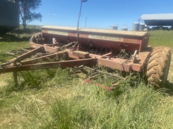 Napier 418  trash seeder with bandseeder 
