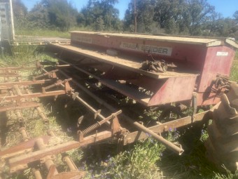 Napier 418  trash seeder with bandseeder 