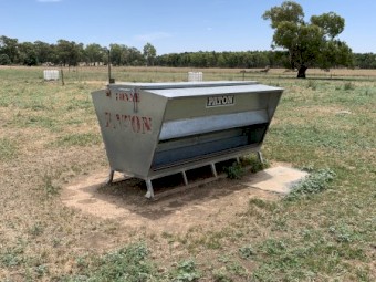 Paton sheep feeder 