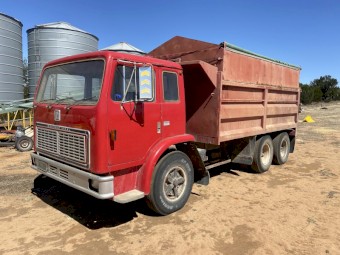 International Acco Tipper 1930A
