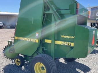 2000 John Deere 466 Silage Special Round Baler