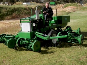 JACOBSEN MOWING TRACTOR F-10