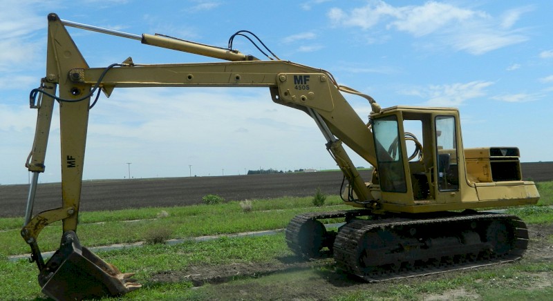 Excavator between 10 and 20T