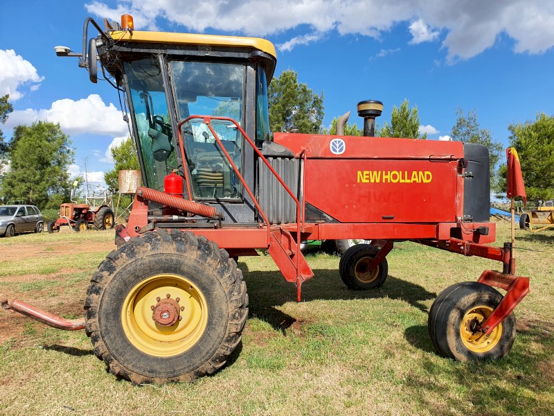 New Holland HW 340 Self Propelled Windrower
