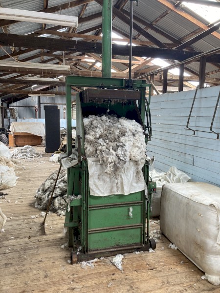 Wool Press Mac Lodge Major Pinner Automatic Hydraulic Shed Press