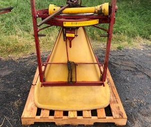 Teagle fertilizer and grass seed spreader