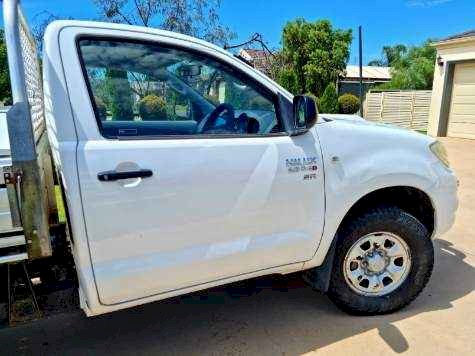 2010 Toyota Hilux SR 3 litre 4x4 Single Cab