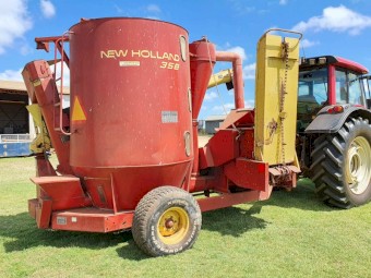New Holland 358 Mill Mixer