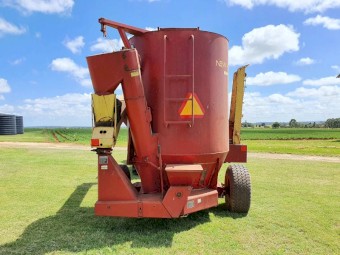 New Holland 358 Mill Mixer