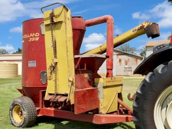 New Holland 358 Mill Mixer