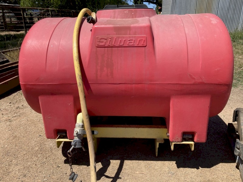 Spray tank front mount Silvan 1000 litres