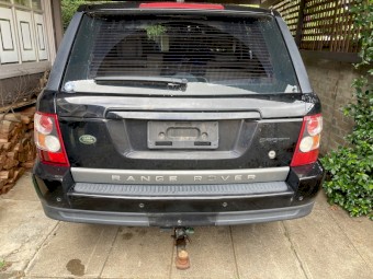 2005 Range Rover Sports.