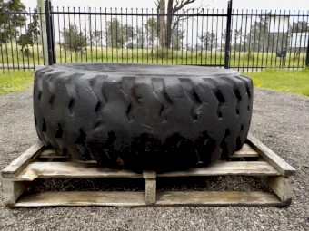 1 x Bridgestone V-Lug 2 15.5 - 25 Industrial Commercial Tyre