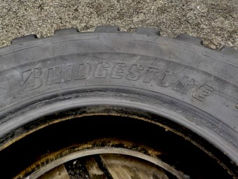 1 x Bridgestone V-Lug 2 15.5 - 25 Industrial Commercial Tyre