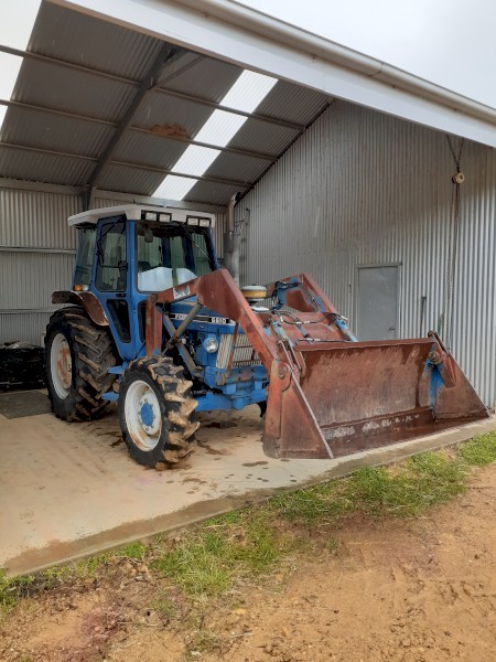 Ford New Holland 6610 loader Tractor, Hardi spray unit 