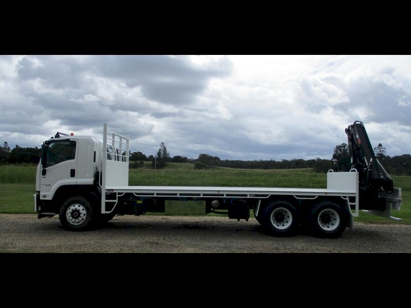 WANTED 2000-2010 Isuzu 6 x 4 Rear Mounted HIAB Flatbed Truck